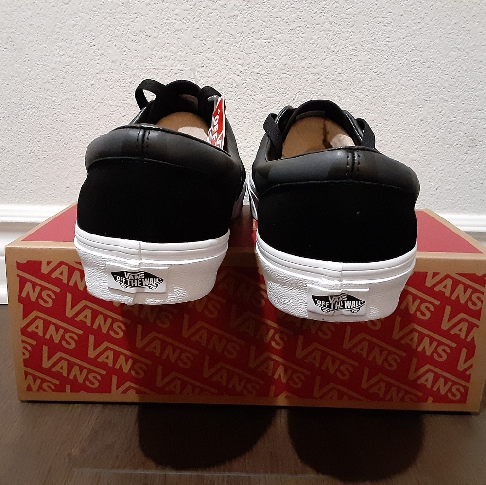 Vans - Picture 2 of 4